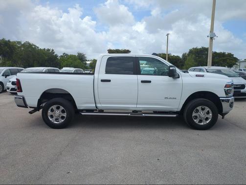 Bright White Clearcoat 2026 RAM 2500 Big Horn Crew Cab 4x4 6'4' Box