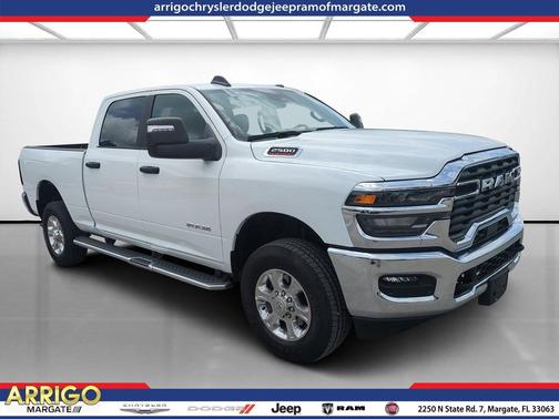 Bright White Clearcoat 2026 RAM 2500 Big Horn Crew Cab 4x4 6'4' Box