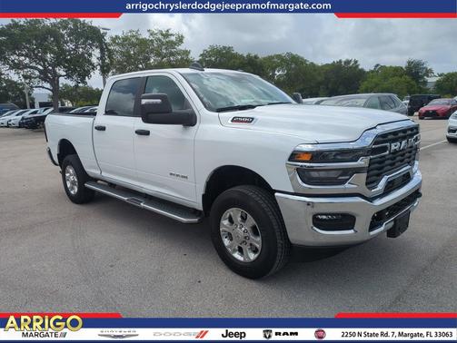 Bright White Clearcoat 2026 RAM 2500 Big Horn Crew Cab 4x4 6'4' Box