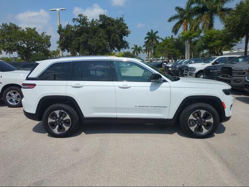 Bright White Clearcoat 2024 Jeep Grand Cherokee 4xe Base