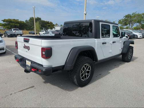 Bright White Clearcoat 2025 Jeep Gladiator Rubicon