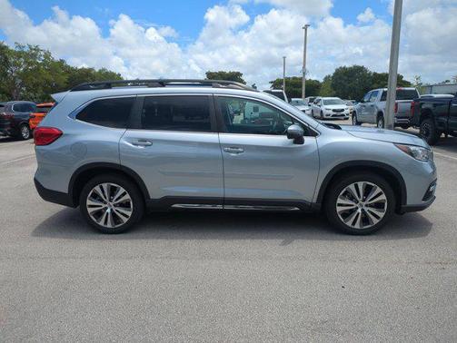 Ice Silver Metallic 2022 Subaru Ascent Limited 8-Passenger