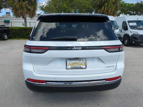 2025 Jeep Grand Cherokee Laredo