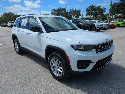 2025 Jeep Grand Cherokee Laredo