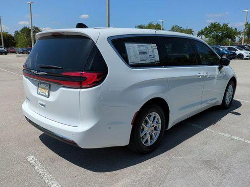 2025 Chrysler Pacifica L