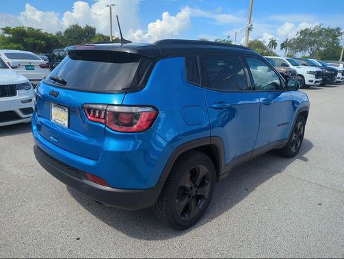 Diamond Black Crystal Pearlcoat 2018 Jeep Compass Latitude