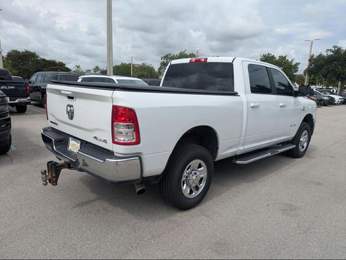 Bright White Clearcoat 2022 RAM 2500 Big Horn Crew Cab 4x4 6'4' Box