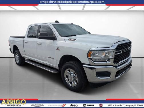 Bright White Clearcoat 2022 RAM 2500 Big Horn Crew Cab 4x4 6'4' Box