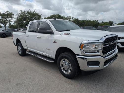 Bright White Clearcoat 2022 RAM 2500 Big Horn Crew Cab 4x4 6'4' Box