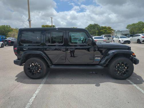 Black Clearcoat 2022 Jeep Wrangler Unlimited 4xe Sahara