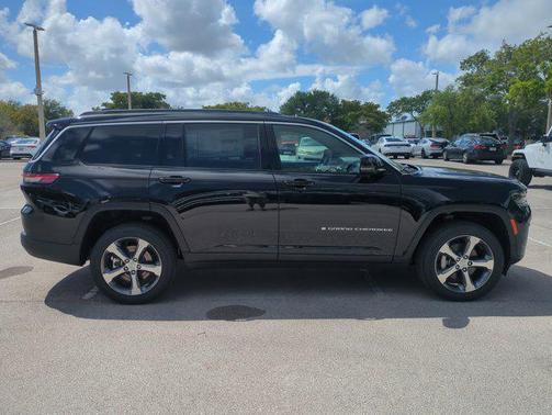 Diamond Black Crystal Pearlcoat 2026 Jeep Grand Cherokee L Limited