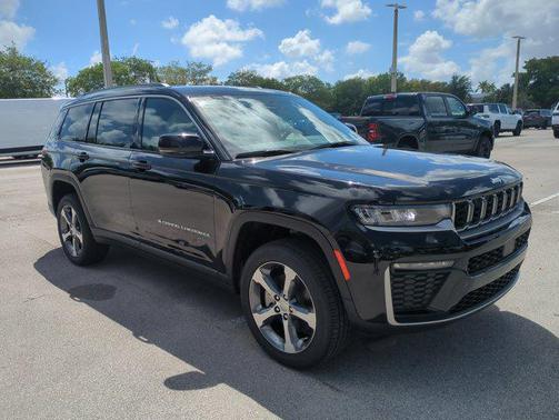 Diamond Black Crystal Pearlcoat 2026 Jeep Grand Cherokee L Limited