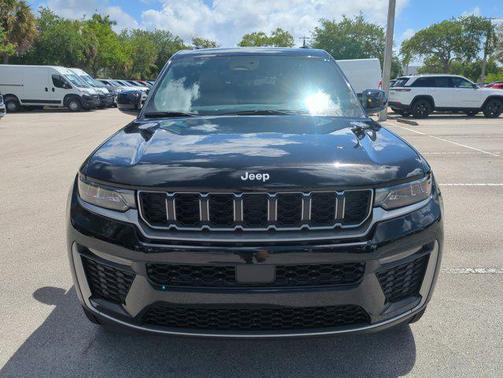 Diamond Black Crystal Pearlcoat 2026 Jeep Grand Cherokee L Limited