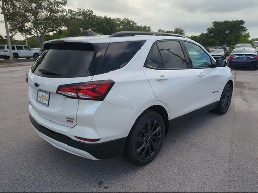 Iridescent Pearl Tricoat 2024 Chevrolet Equinox FWD RS