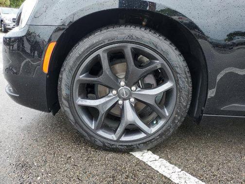 2021 Chrysler 300 Touring