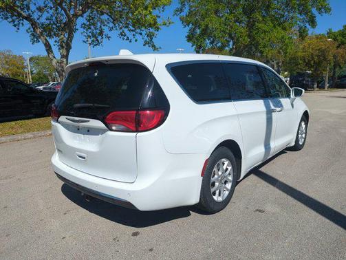 Bright White Clearcoat 2020 Chrysler Pacifica Touring