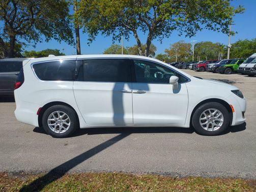 Bright White Clearcoat 2020 Chrysler Pacifica Touring