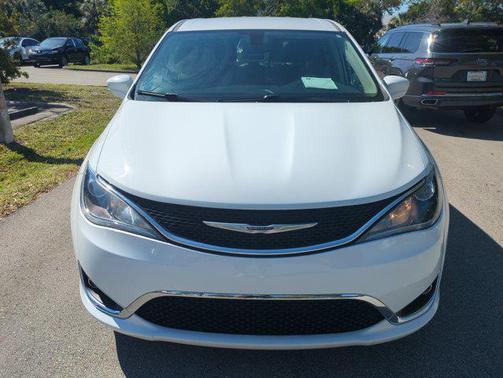 Bright White Clearcoat 2020 Chrysler Pacifica Touring
