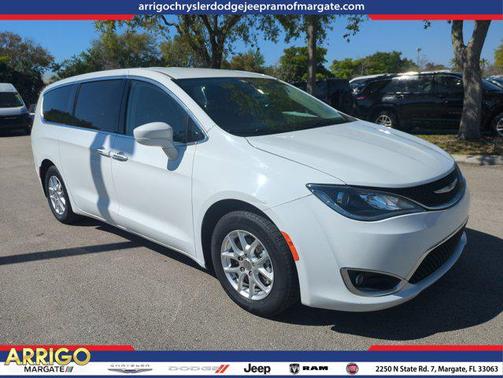 Bright White Clearcoat 2020 Chrysler Pacifica Touring
