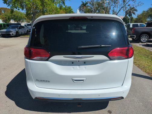 Bright White Clearcoat 2020 Chrysler Pacifica Touring