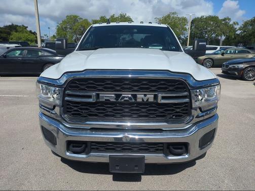 Bright White Clearcoat 2024 RAM 3500 Tradesman Crew Cab 4x4 8' Box