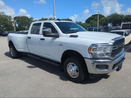Bright White Clearcoat 2024 RAM 3500 Tradesman Crew Cab 4x4 8' Box