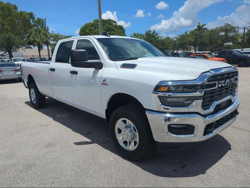 Bright White Clearcoat 2026 RAM 3500 Tradesman Crew Cab 4x4 8' Box