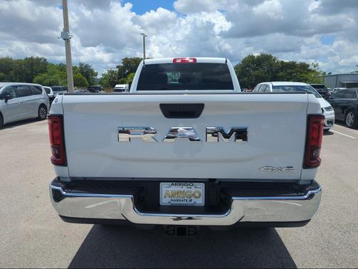 Bright White Clearcoat 2026 RAM 3500 Tradesman Crew Cab 4x4 8' Box