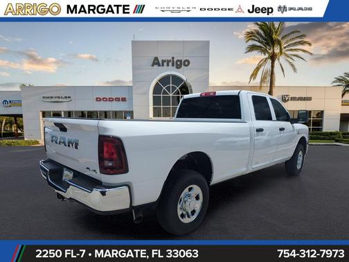 Bright White Clearcoat 2026 RAM 3500 Tradesman Crew Cab 4x4 8' Box