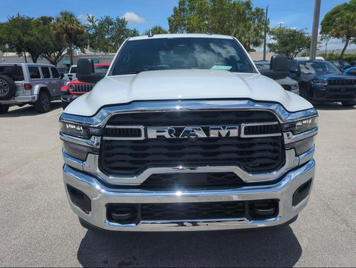 Bright White Clearcoat 2026 RAM 3500 Tradesman Crew Cab 4x4 8' Box
