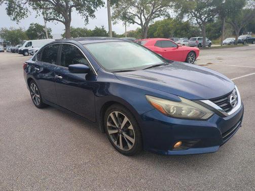 Deep Blue Pearl 2017 Nissan Altima 2.5 SR