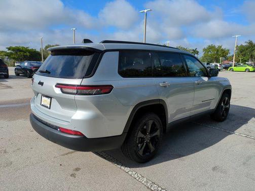 2022 Jeep Grand Cherokee L Altitude