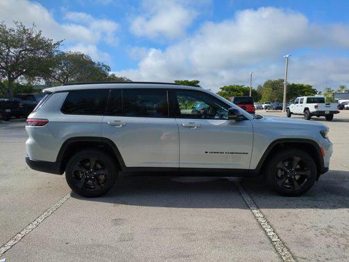 2022 Jeep Grand Cherokee L Altitude