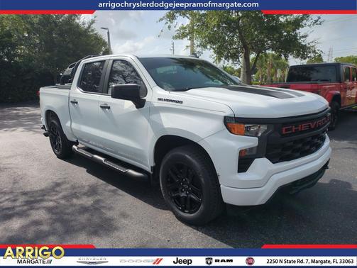 Summit White 2022 Chevrolet Silverado 1500 Custom
