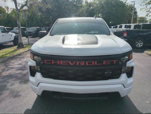 Summit White 2022 Chevrolet Silverado 1500 Custom