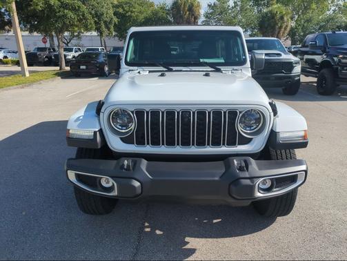 Bright White Clearcoat 2025 Jeep Wrangler 4-Door Sahara 4x4