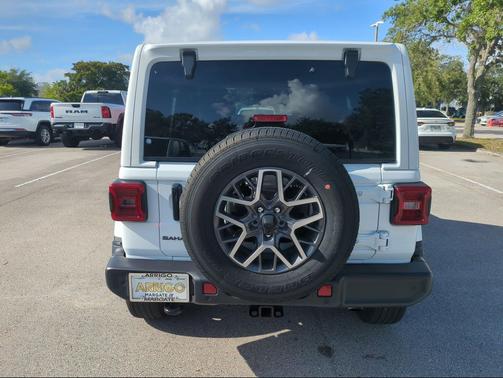 Bright White Clearcoat 2025 Jeep Wrangler 4-Door Sahara 4x4