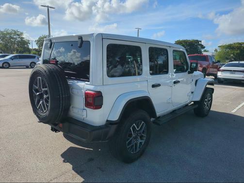 Bright White Clearcoat 2025 Jeep Wrangler 4-Door Sahara 4x4