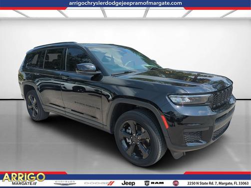 Diamond Black Crystal Pearlcoat 2023 Jeep Grand Cherokee L Altitude