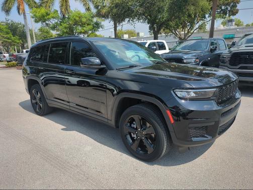Diamond Black Crystal Pearlcoat 2023 Jeep Grand Cherokee L Altitude