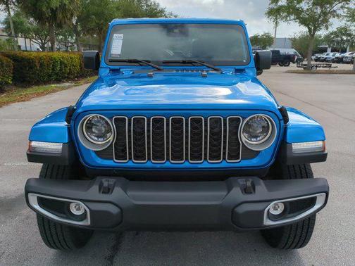 2025 Jeep Wrangler 4-Door Sahara 4x4
