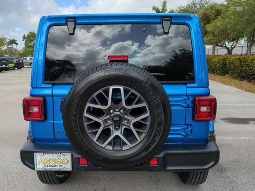 2025 Jeep Wrangler 4-Door Sahara 4x4
