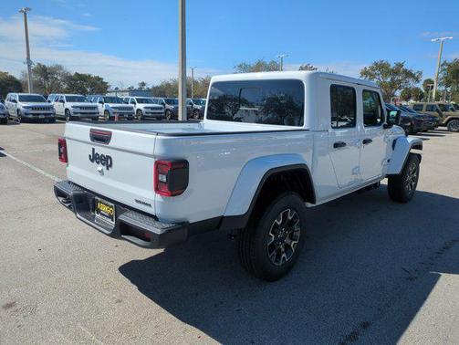 2026 Jeep Gladiator Sahara 4x4
