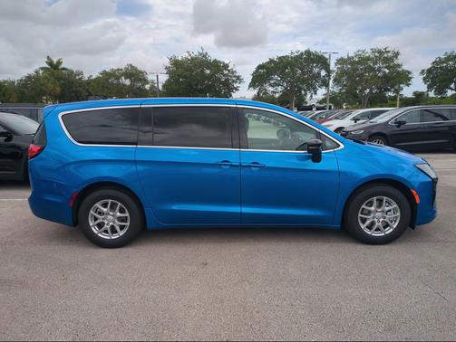 Hydro Blue Pearlcoat 2027 Chrysler Pacifica L