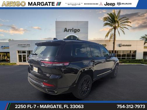 Diamond Black Crystal Pearlcoat 2025 Jeep Grand Cherokee L Summit Reserve