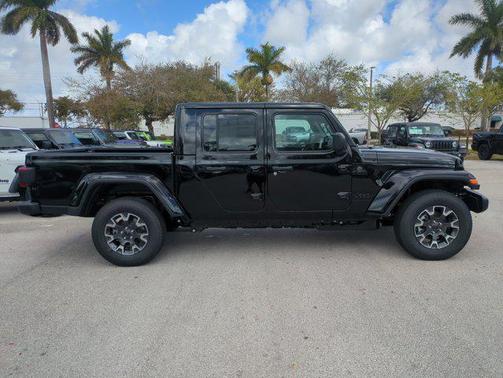 2026 Jeep Gladiator Sahara 4x4