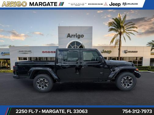 Black Clearcoat 2026 Jeep Gladiator Sahara 4x4