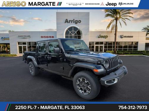 Black Clearcoat 2026 Jeep Gladiator Sahara 4x4