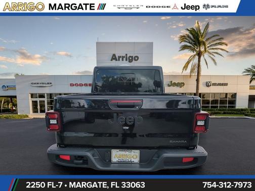 Black Clearcoat 2026 Jeep Gladiator Sahara 4x4