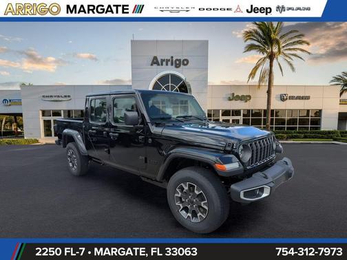 Black Clearcoat 2026 Jeep Gladiator Sahara 4x4